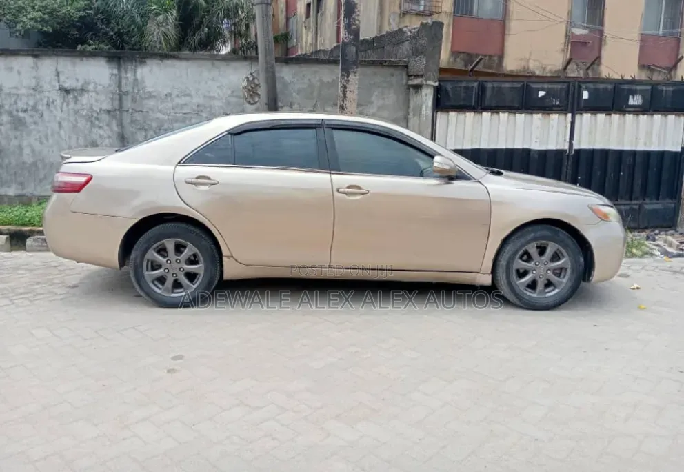 Toyota Camry 2008 Gold