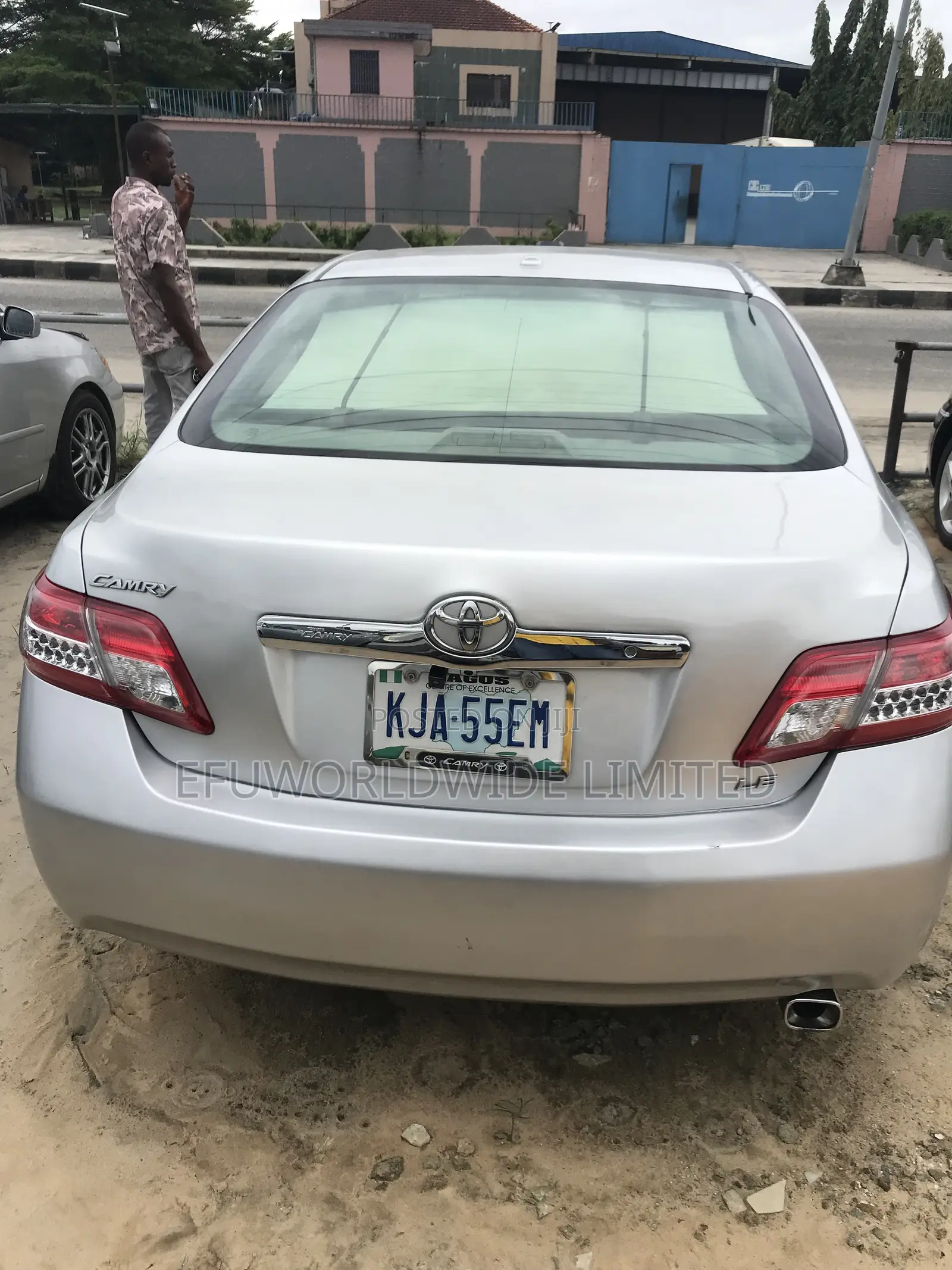 Toyota Camry LE 4dr Sedan (2.5L 4cyl 6AM) 2010 Silver