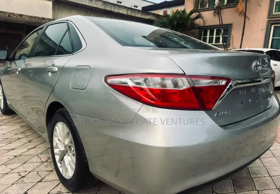 Toyota Camry 2016 Gold