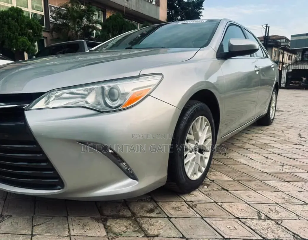 Toyota Camry 2016 Gold
