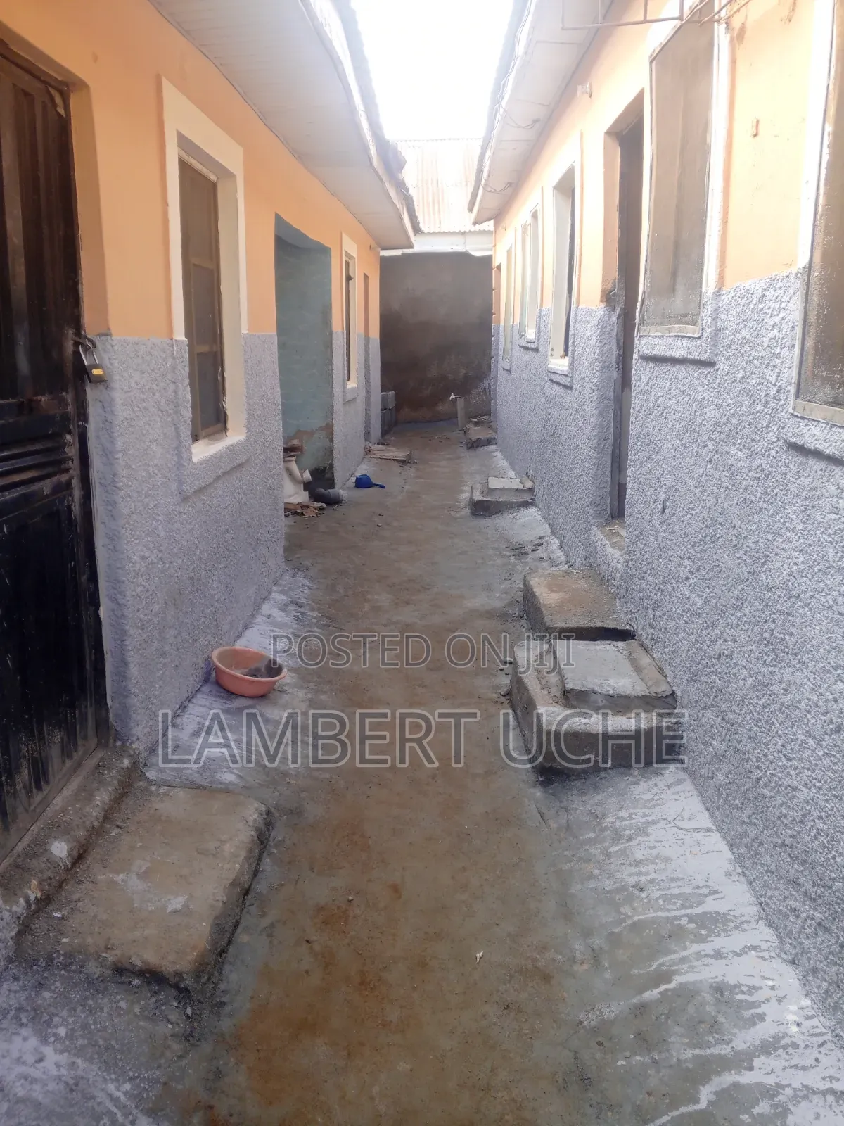 8bdrm Block of Flats in Dutse-Alhaji for sale