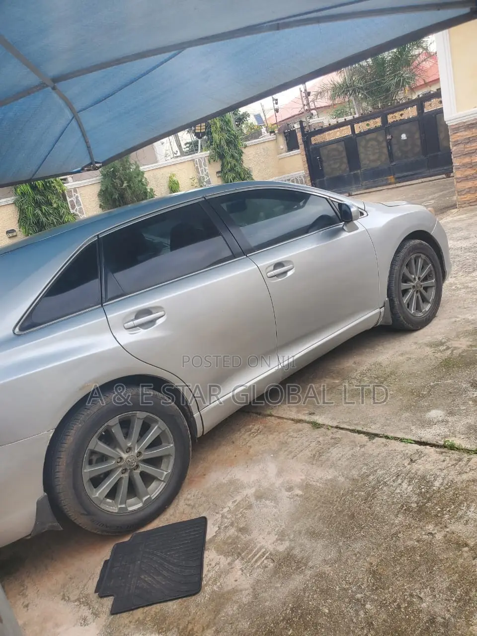 Toyota Venza LE 2012 Silver