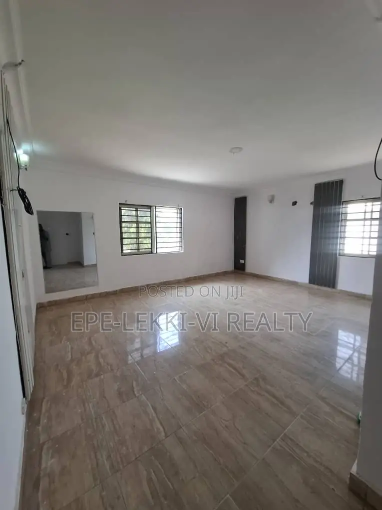 2bdrm Block of Flats in Lekki Phase 1 for rent