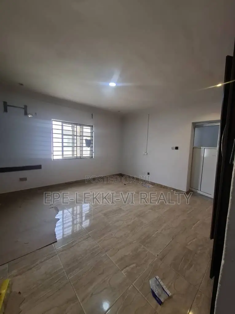 2bdrm Block of Flats in Lekki Phase 1 for rent
