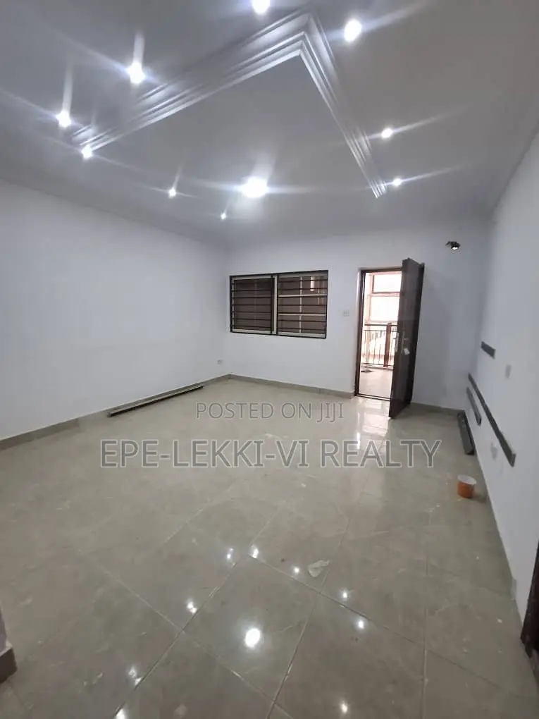 2bdrm Block of Flats in Lekki Phase 1 for rent