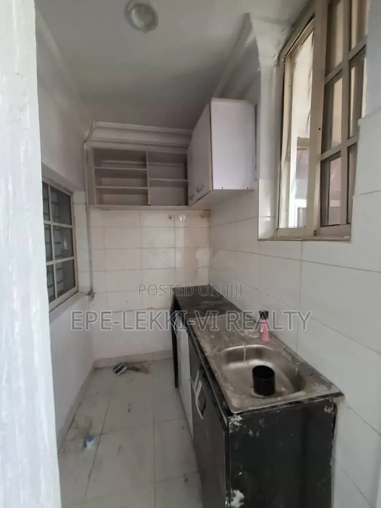 2bdrm Block of Flats in Lekki Phase 1 for rent