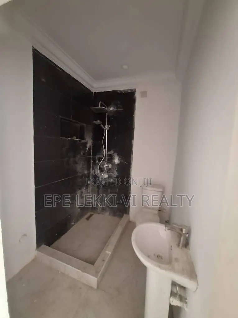 Mini Flat in Lekki Phase 1 for rent