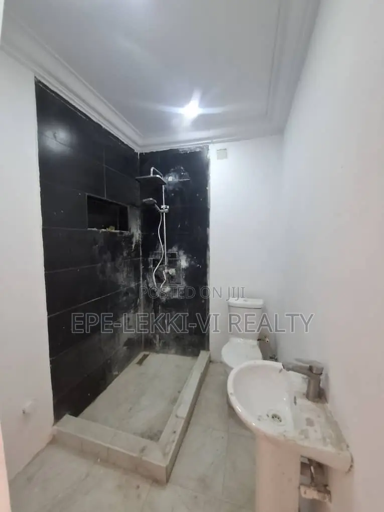Mini Flat in Lekki Phase 1 for rent