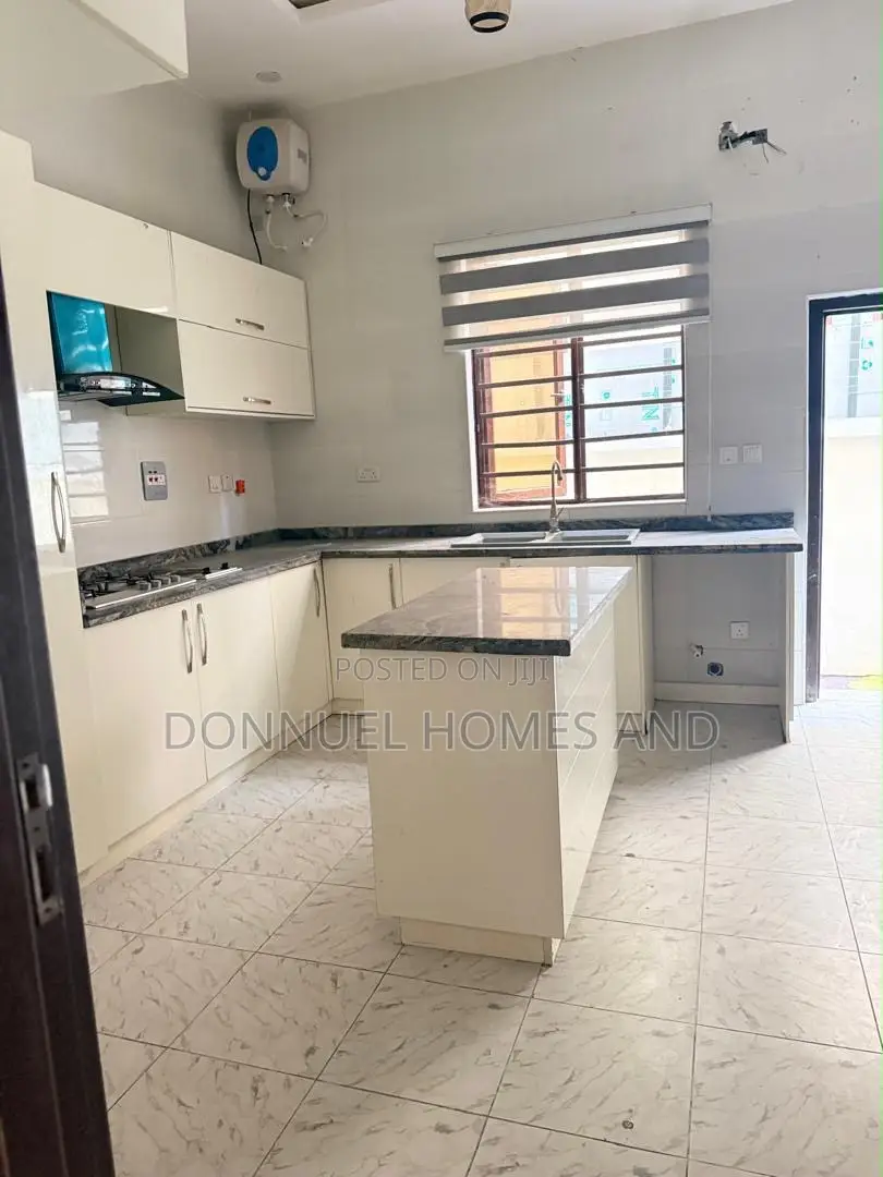 4bdrm Duplex in Ikota for rent