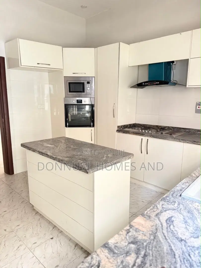 4bdrm Duplex in Ikota for rent