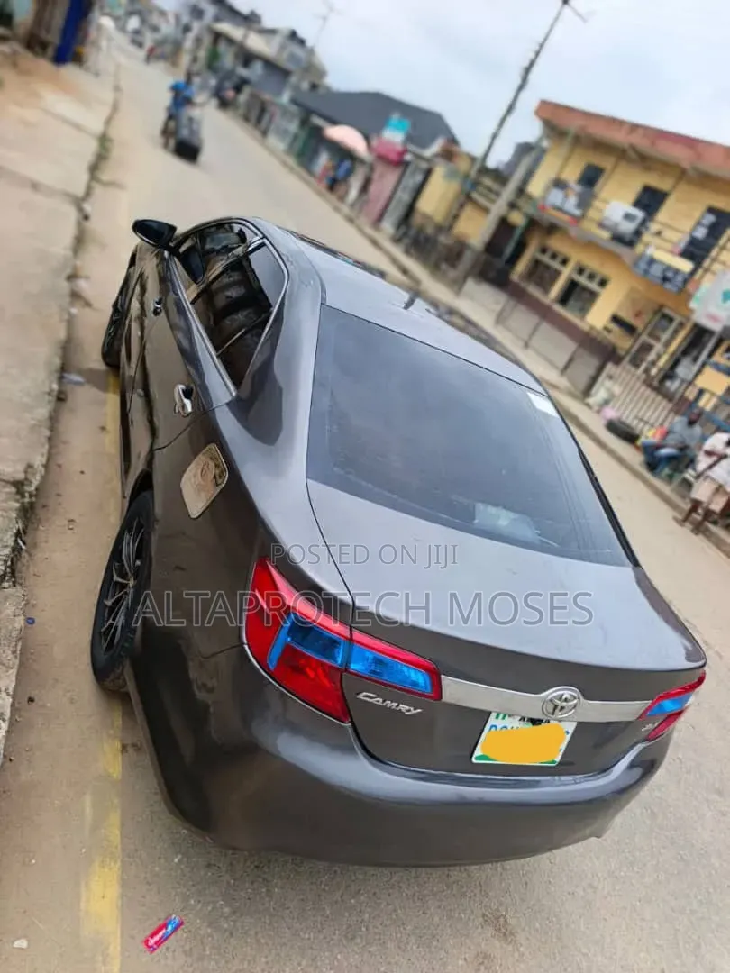 Toyota Camry XLE 4dr Sedan (2.5L 4cyl 6A) 2014 Gray