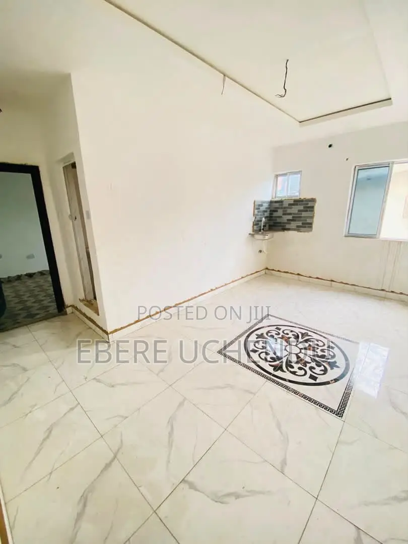 Mini Flat in Randle Avenue for rent