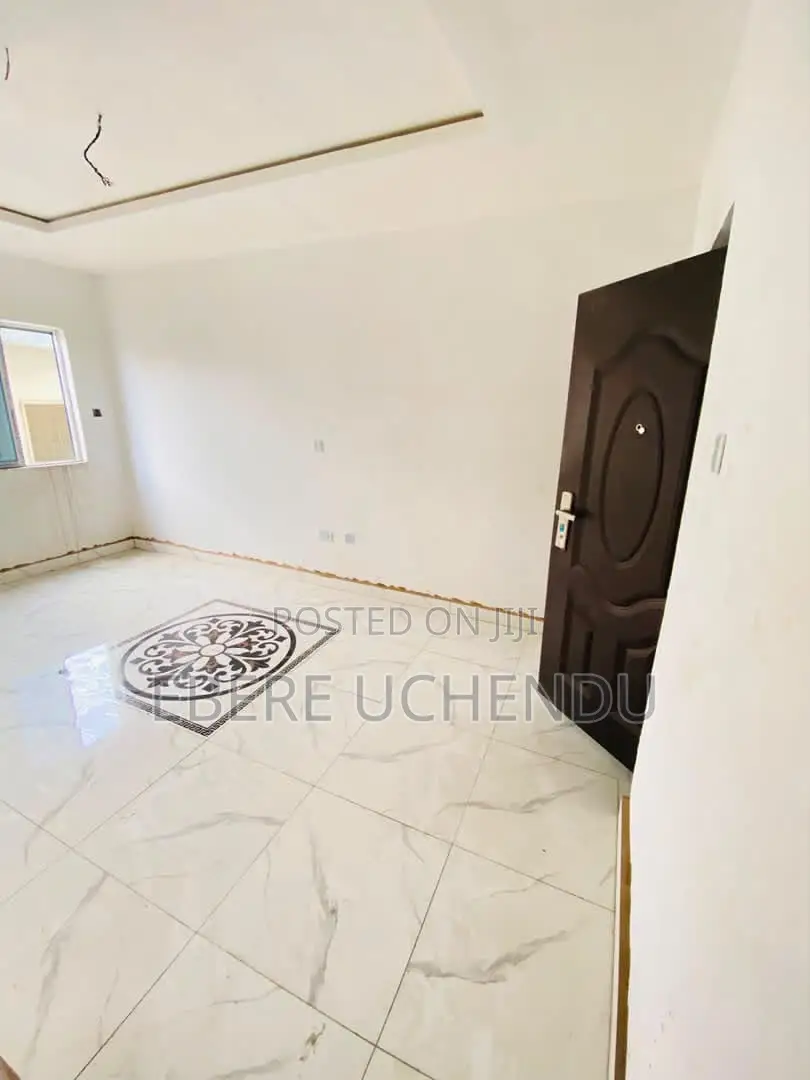 Mini Flat in Randle Avenue for rent