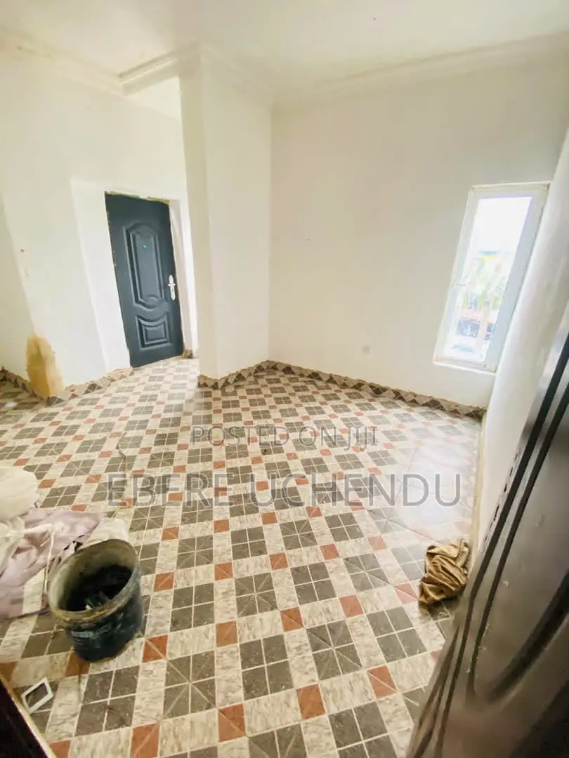 Mini Flat in Randle Avenue for rent
