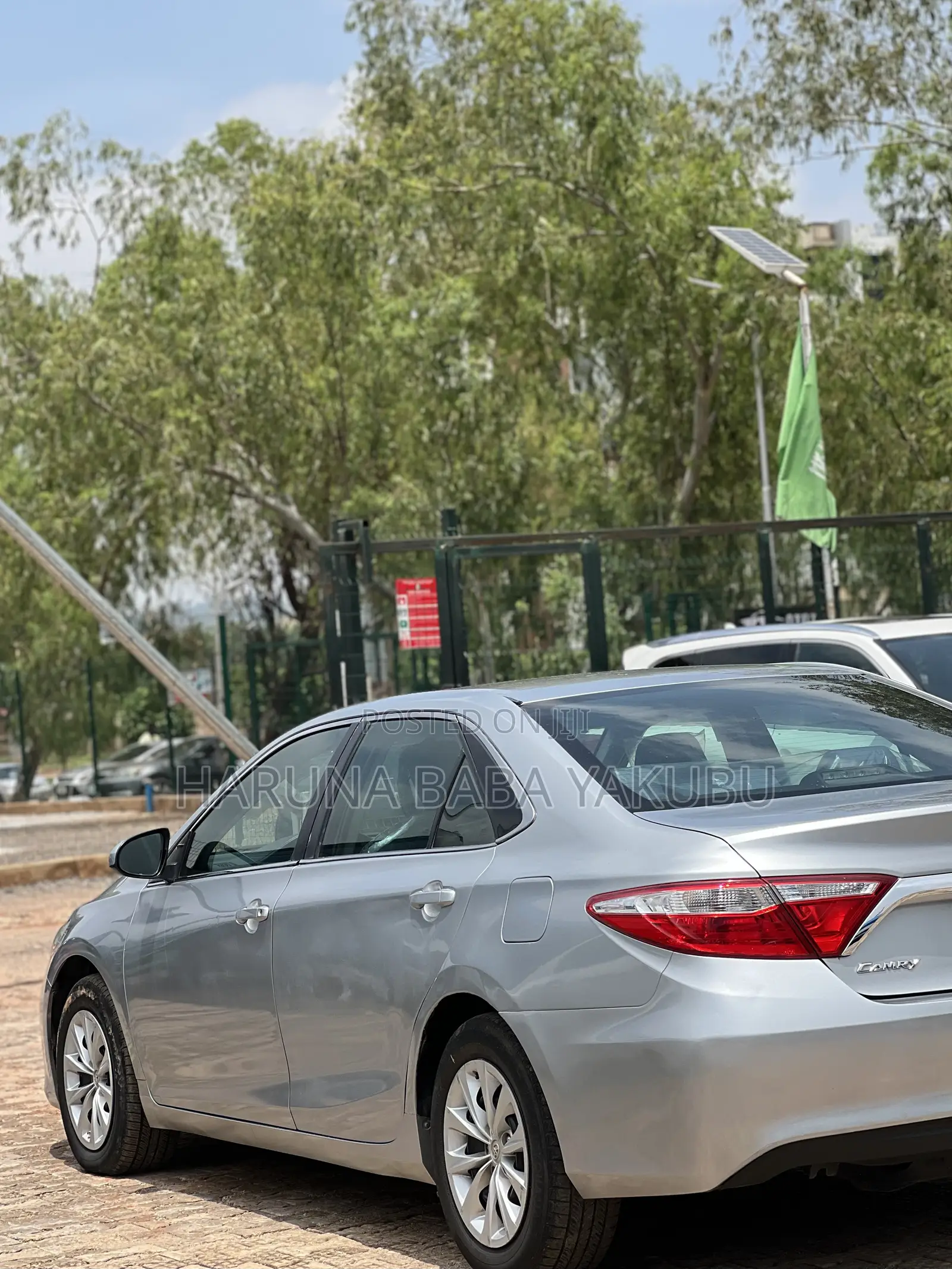 Toyota Camry LE 4dr Sedan (2.5L 4cyl 6A) 2015 Silver