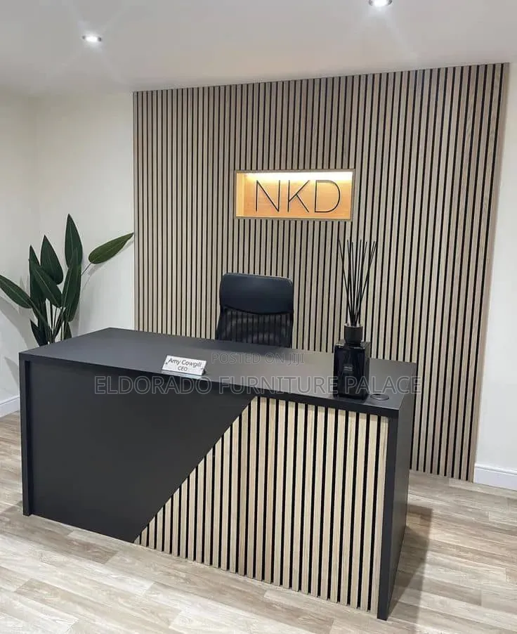 Reception Desk With Wall Design