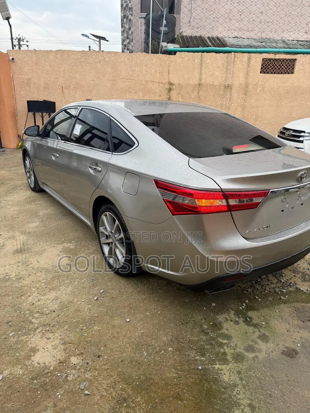 Toyota Avalon XLE Premium 4dr Sedan (3.5L 6cyl 6A) 2014 Gold