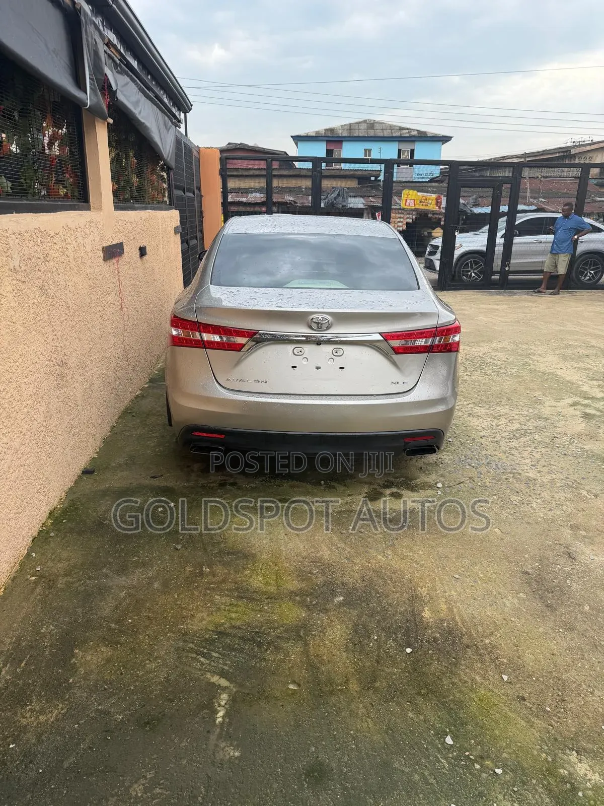 Toyota Avalon XLE Premium 4dr Sedan (3.5L 6cyl 6A) 2014 Gold