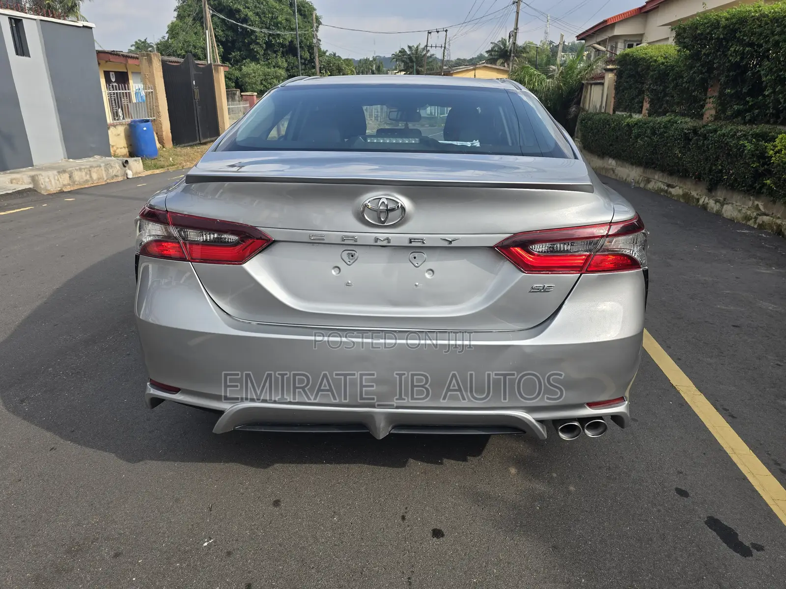 Toyota Camry SE 2021 Silver