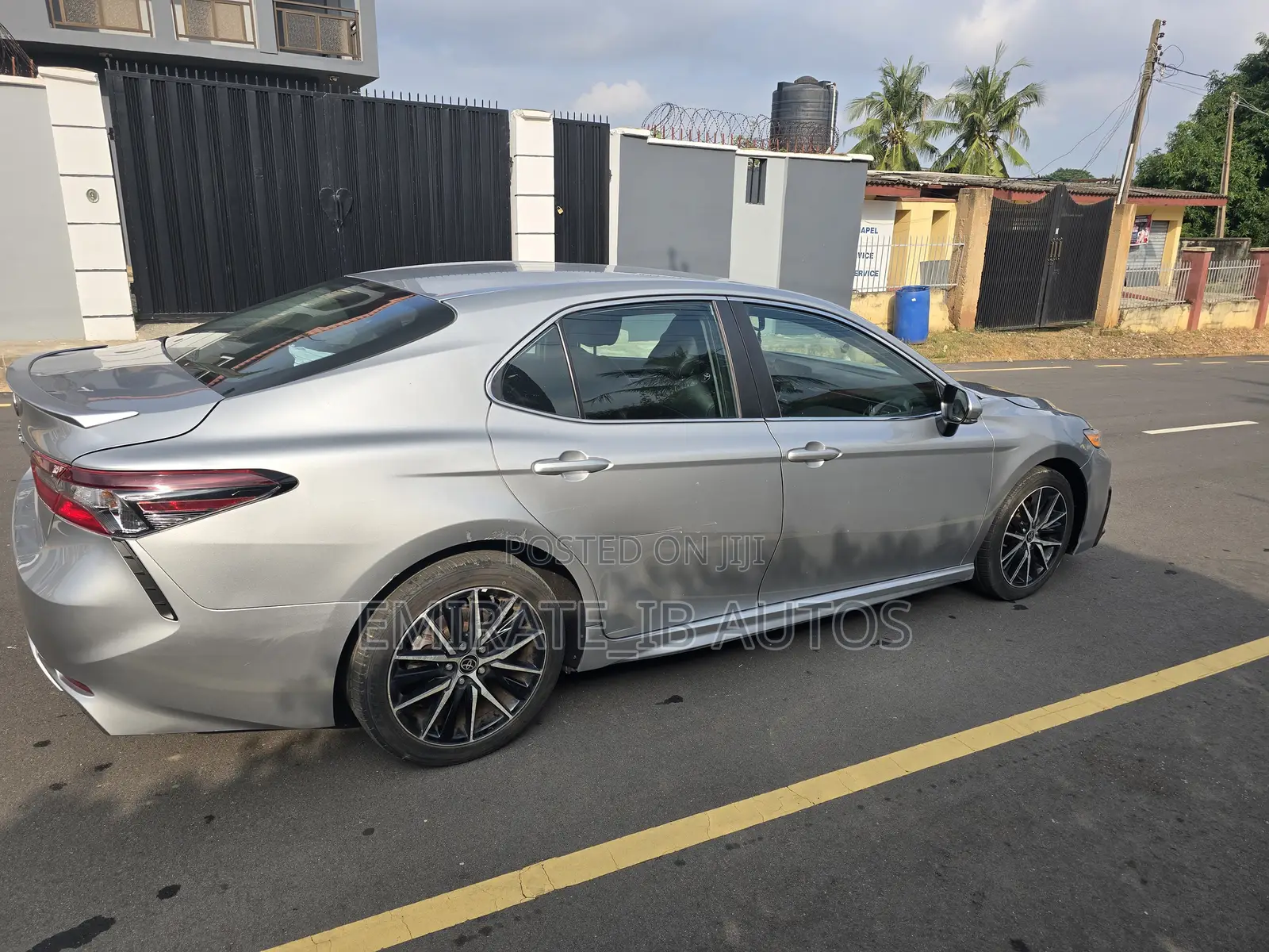 Toyota Camry SE 2021 Silver