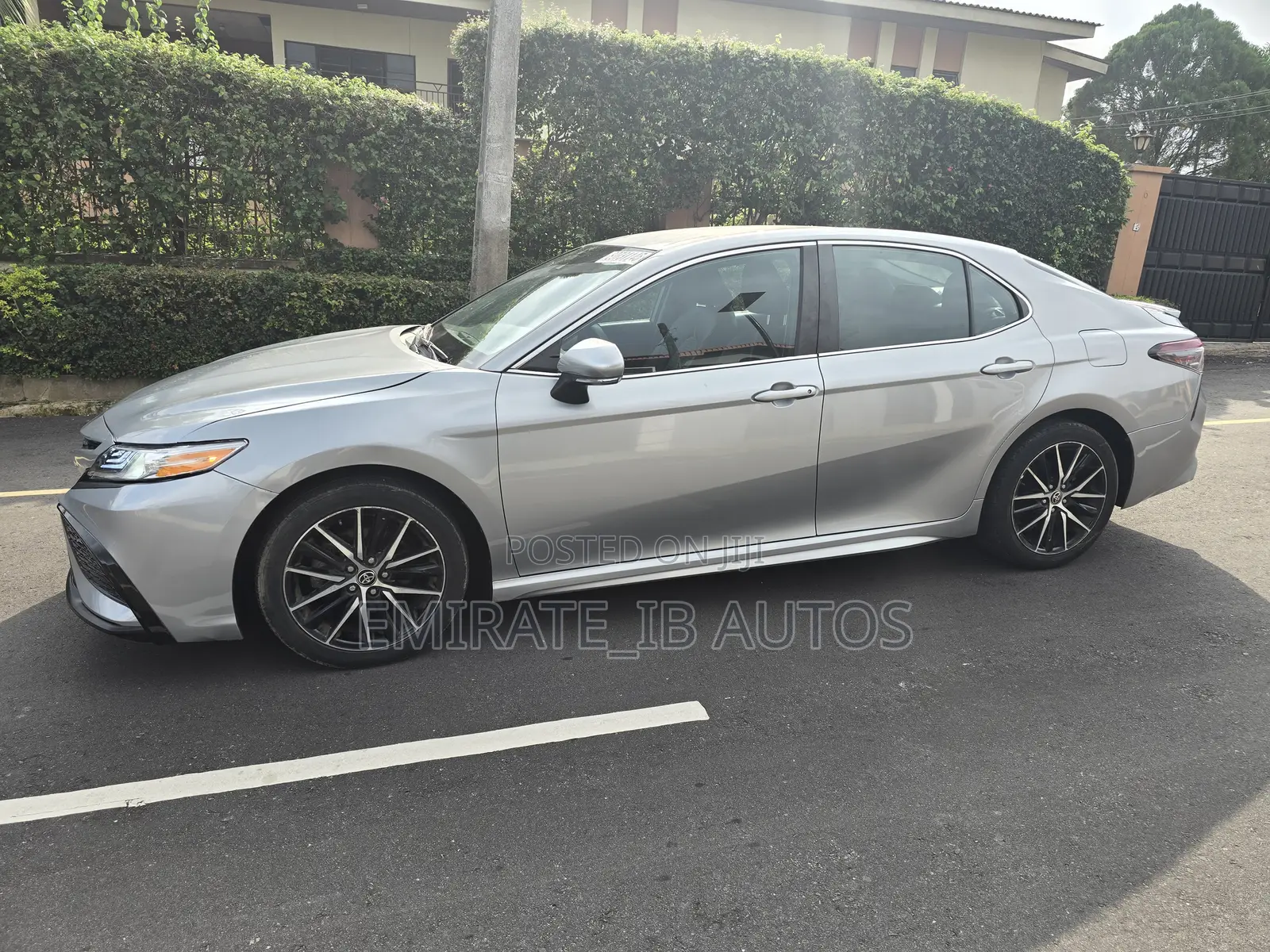 Toyota Camry SE 2021 Silver