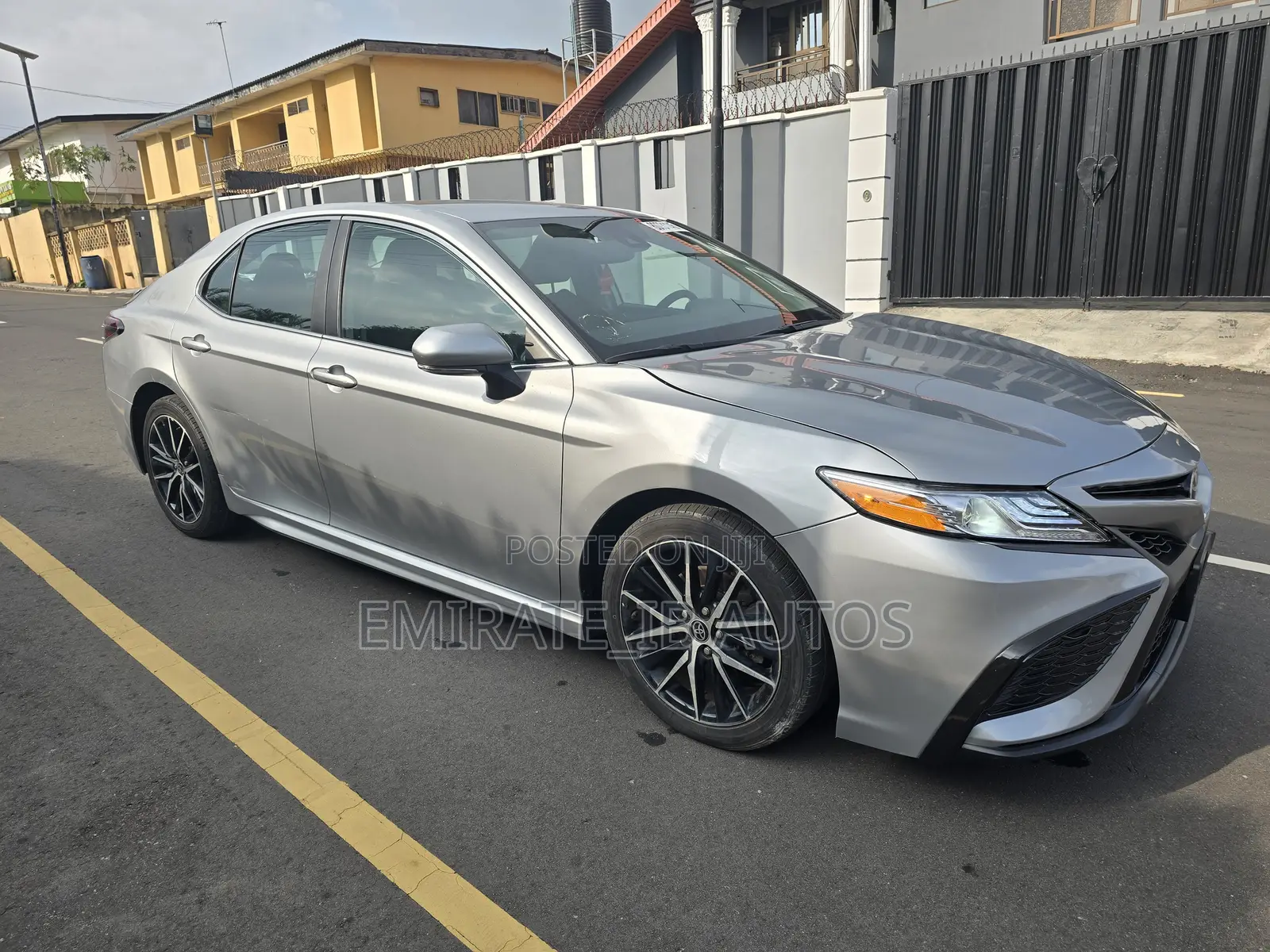 Toyota Camry SE 2021 Silver