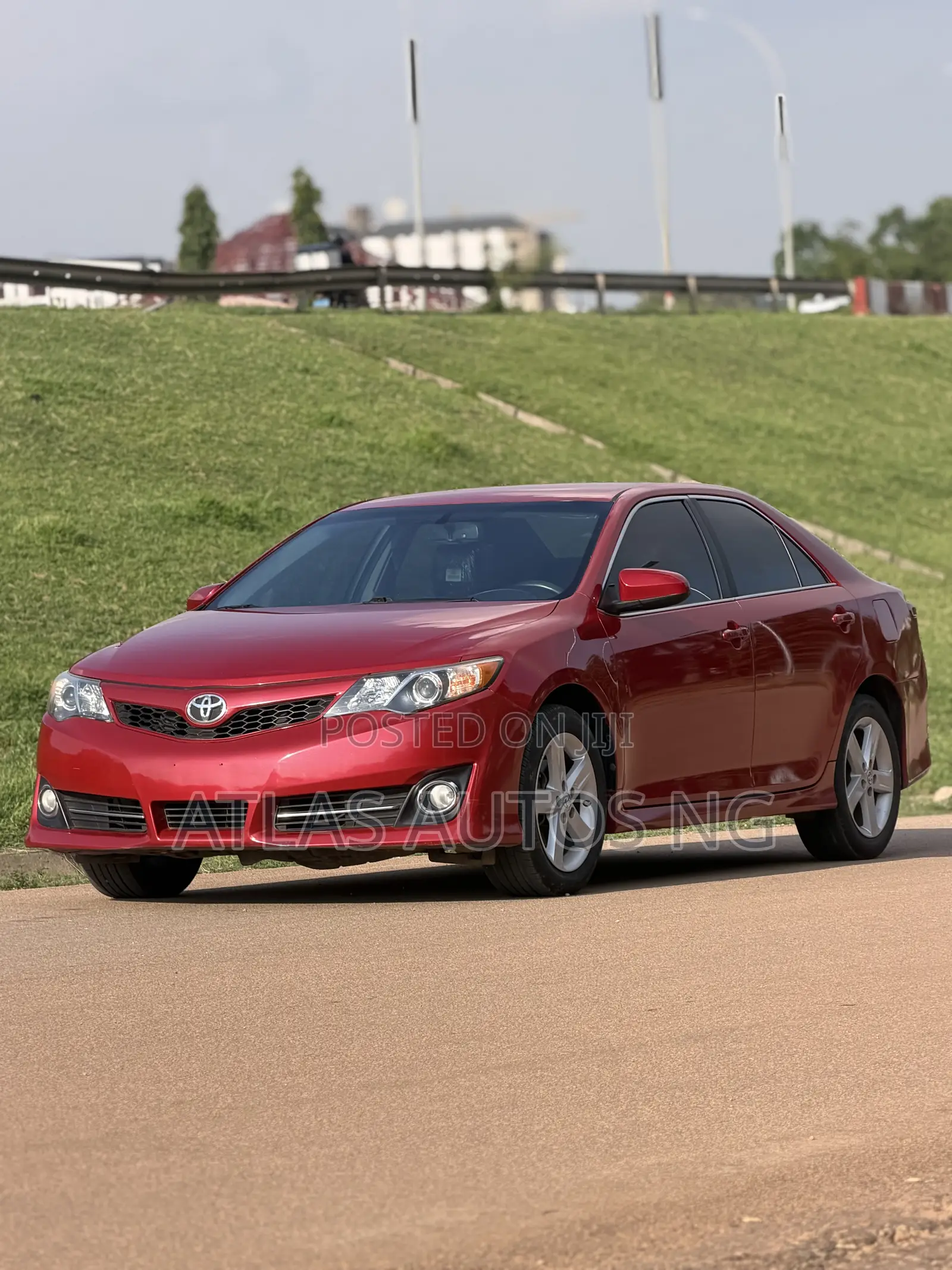 Toyota Camry SE 4dr Sedan (2.5L 4cyl 6A) 2015 Red