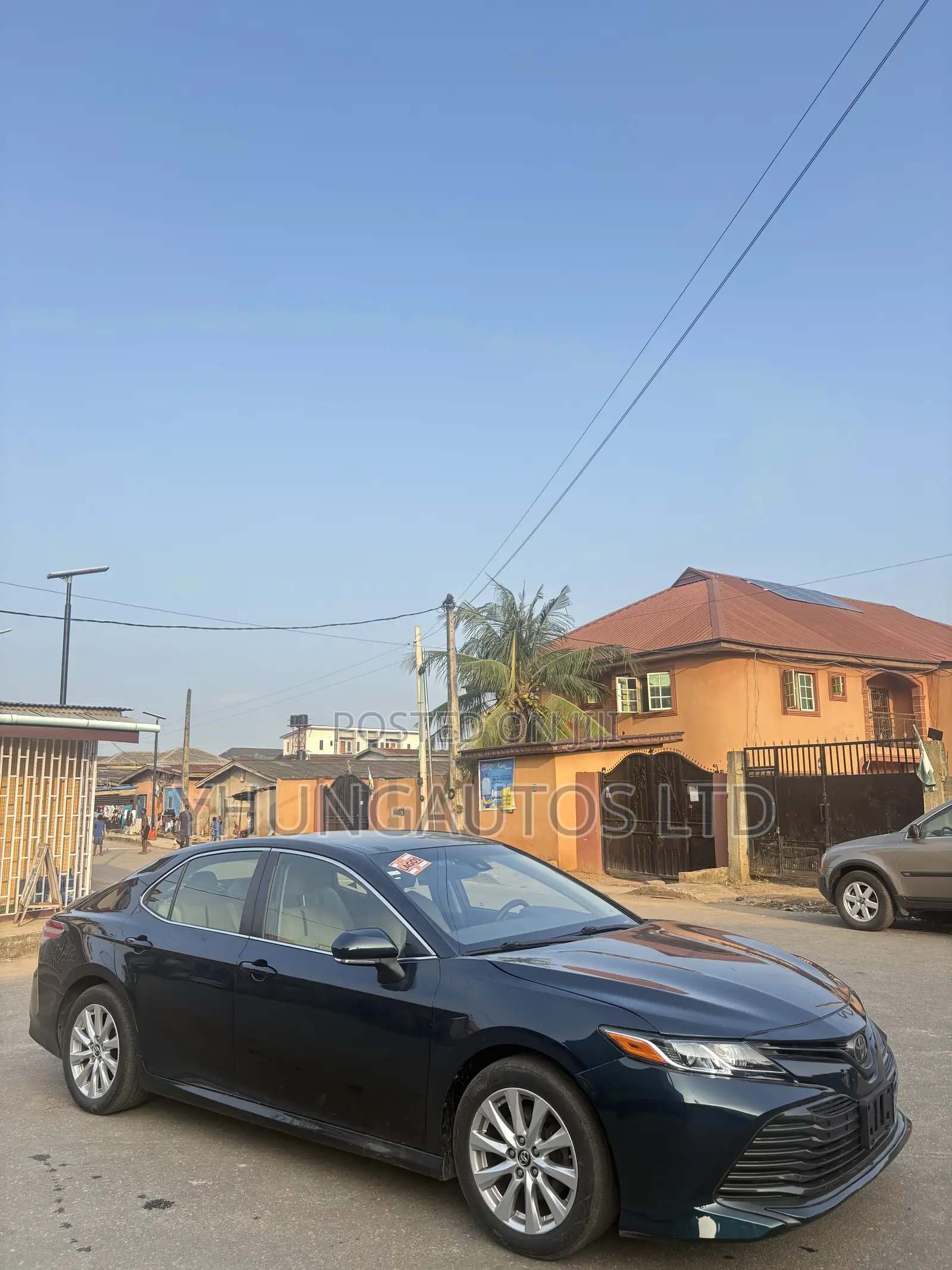 Toyota Camry LE FWD (2.5L 4cyl 8AM) 2018 Blue
