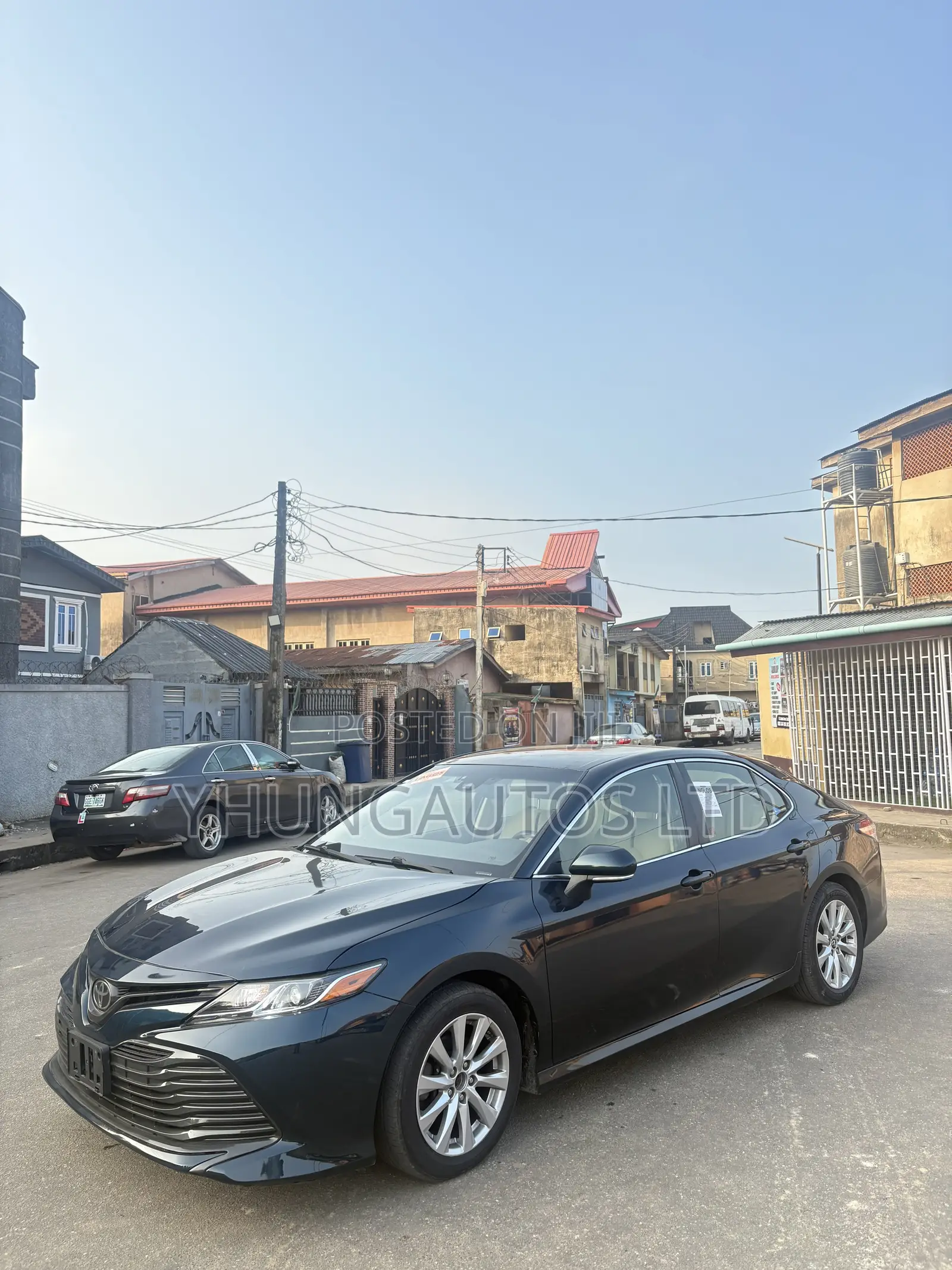 Toyota Camry LE FWD (2.5L 4cyl 8AM) 2018 Blue