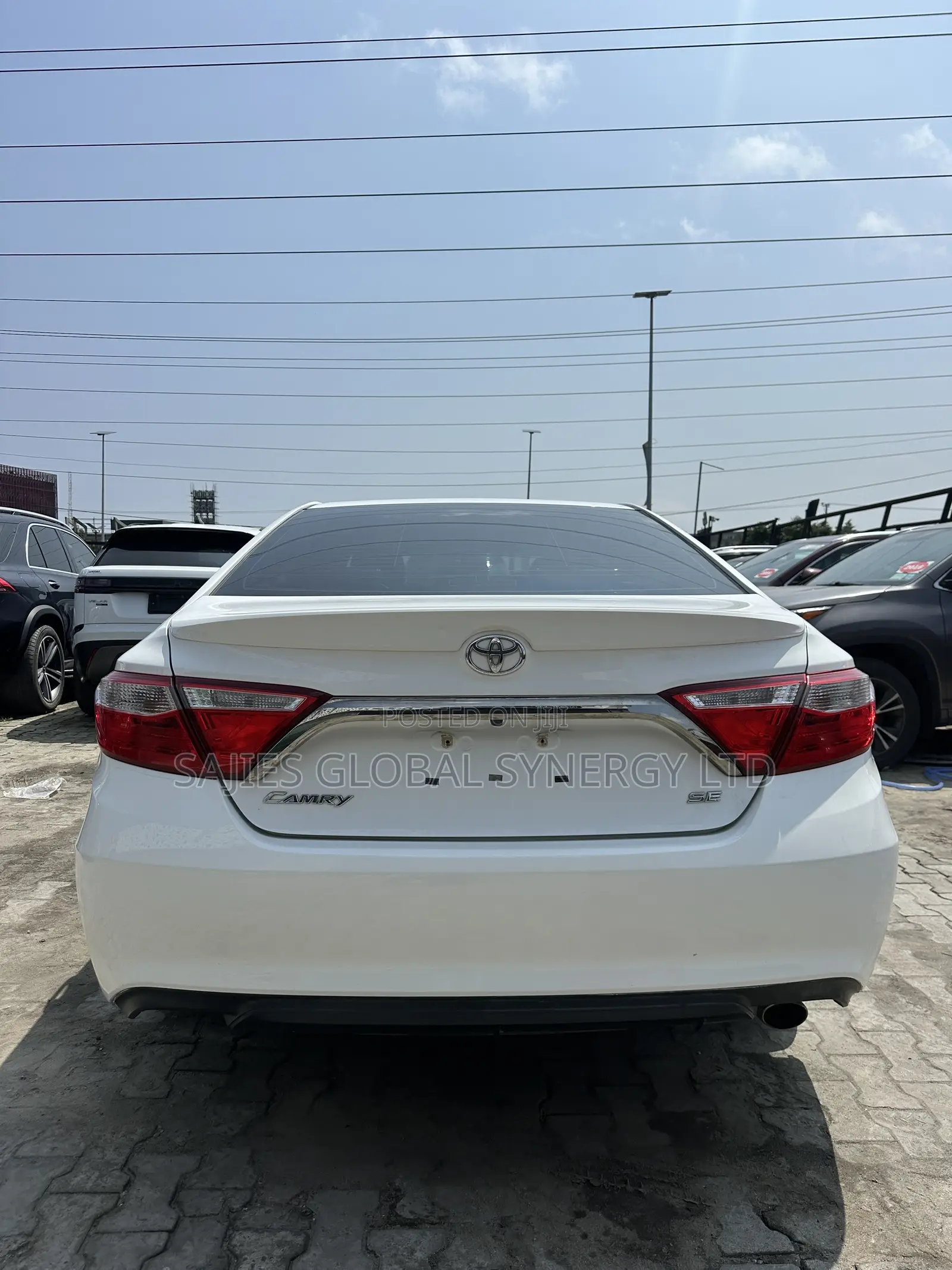 Toyota Camry SE 4dr Sedan (2.5L 4cyl 6A) 2015 White