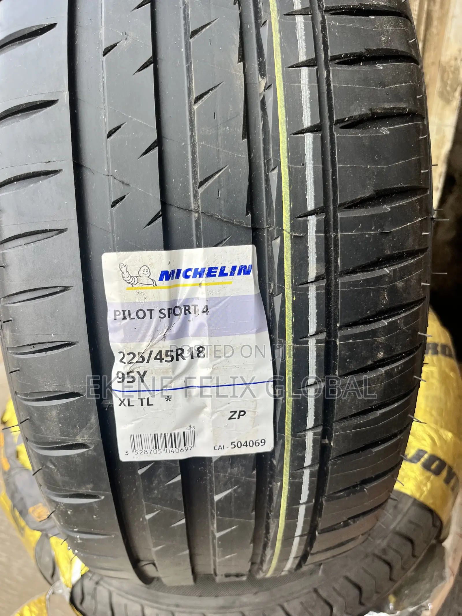 225/45/18 Run Flat Michelin