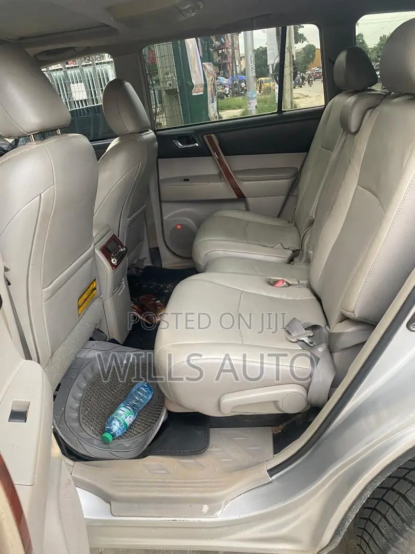 Toyota Highlander 2012 Silver