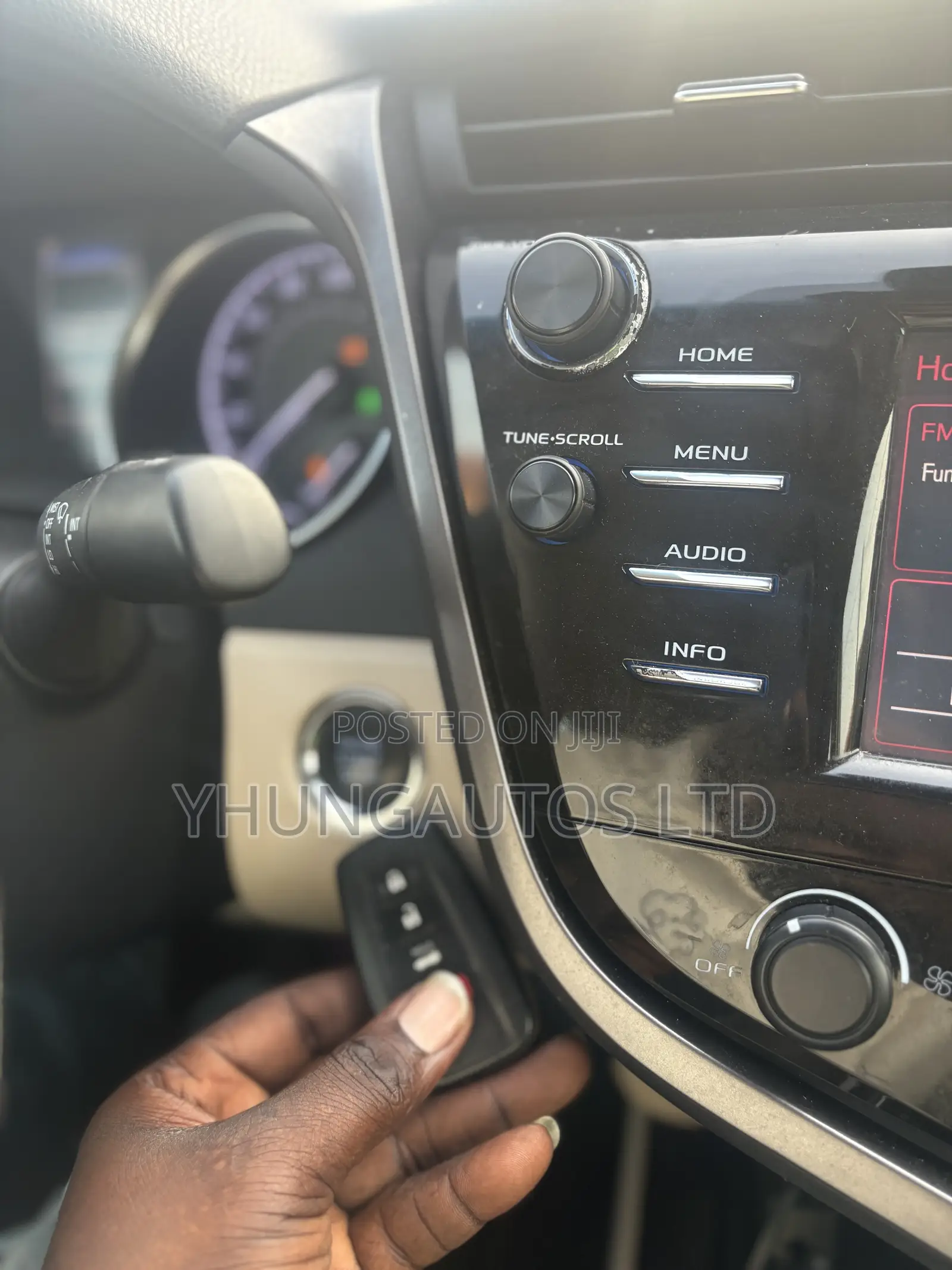 Toyota Camry LE FWD (2.5L 4cyl 8AM) 2018 Blue