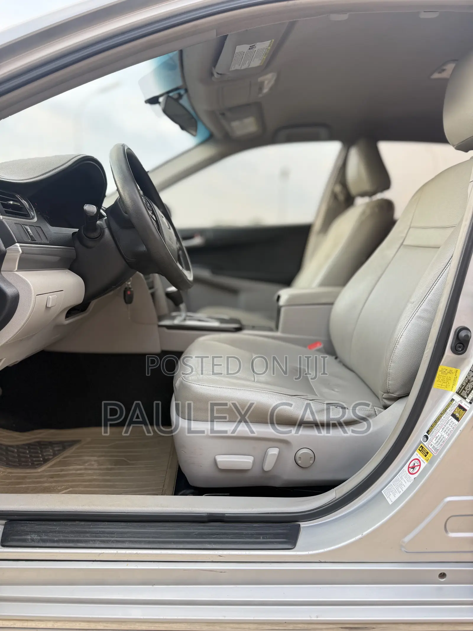 Toyota Camry LE 4dr Sedan (2.5L 4cyl 6A) 2013 Silver