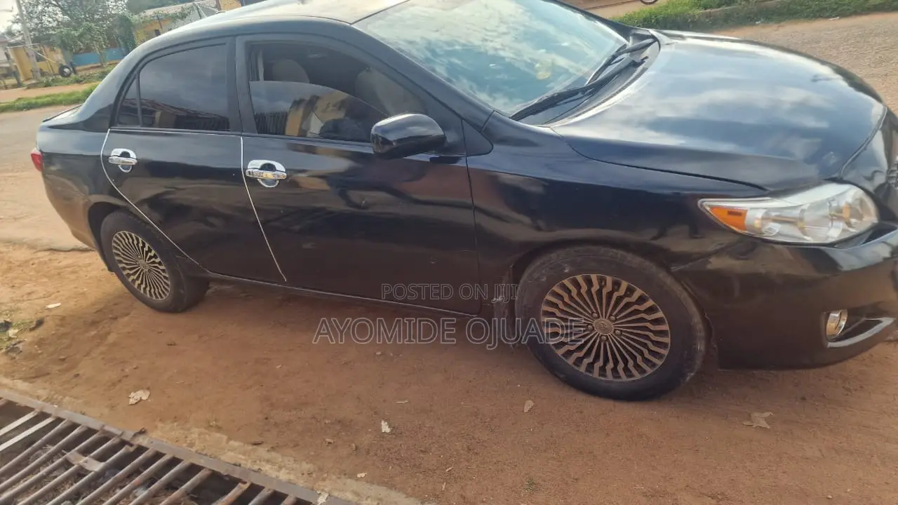 Toyota Corolla 2010 Black
