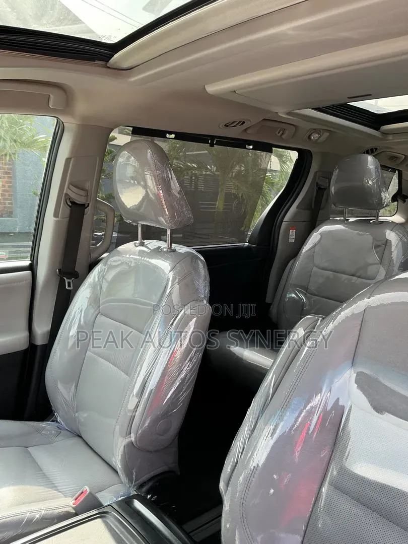 Toyota Sienna 2016 Black
