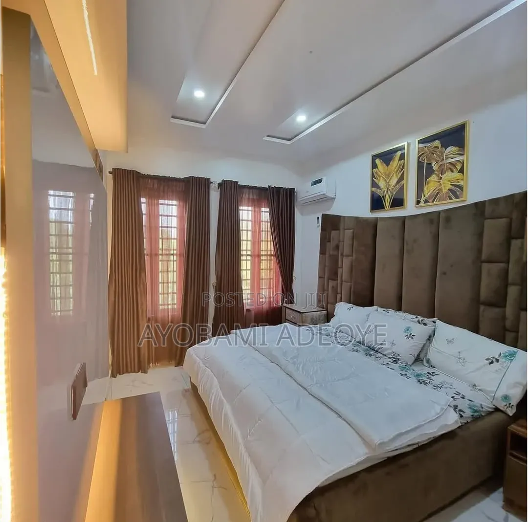 Furnished 3bdrm Apartment in Ikoyi Heights, Falomo for rent
