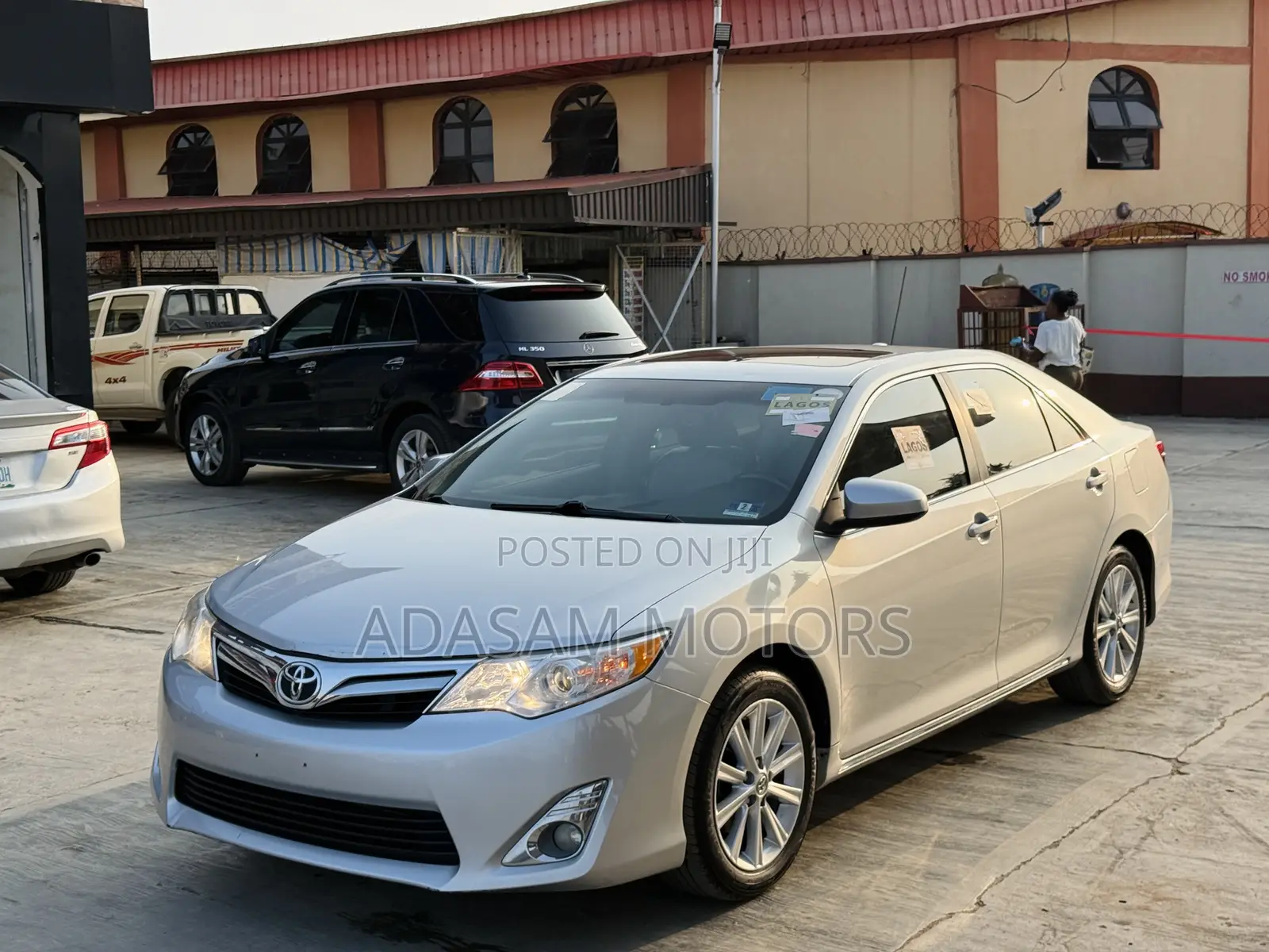 Toyota Camry XLE V6 4dr Sedan (3.5L 6cyl 6A) 2013 Silver