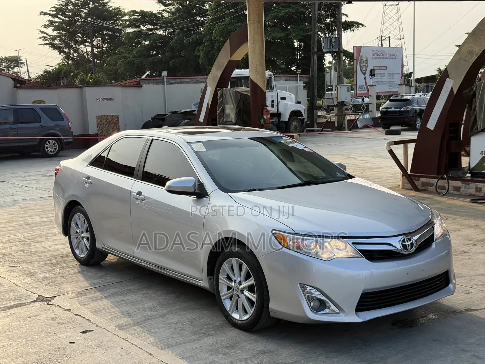 Toyota Camry XLE V6 4dr Sedan (3.5L 6cyl 6A) 2013 Silver