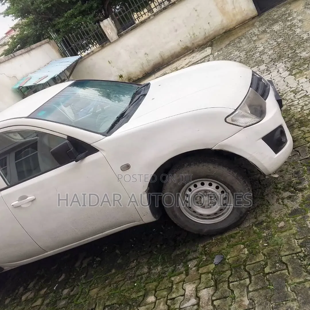 Mitsubishi L200 2010 White