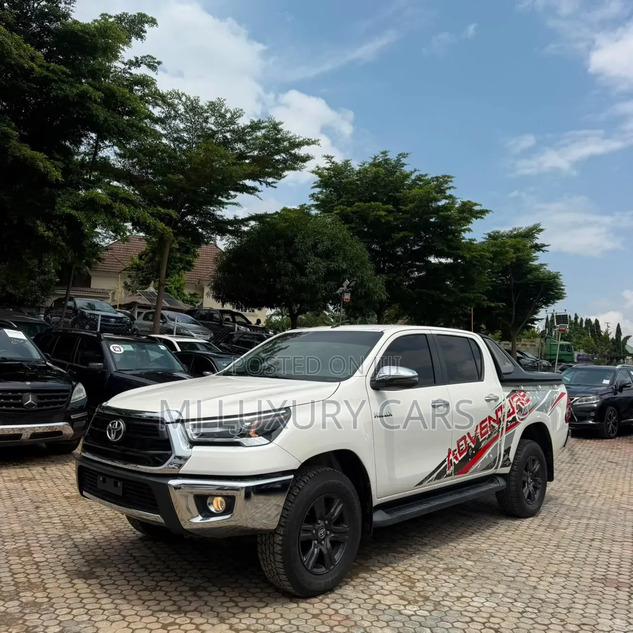 Toyota Hilux 2021 White