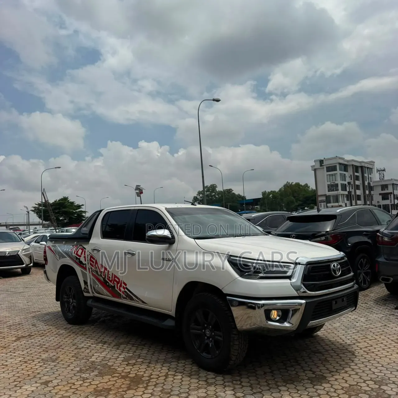 Toyota Hilux 2021 White