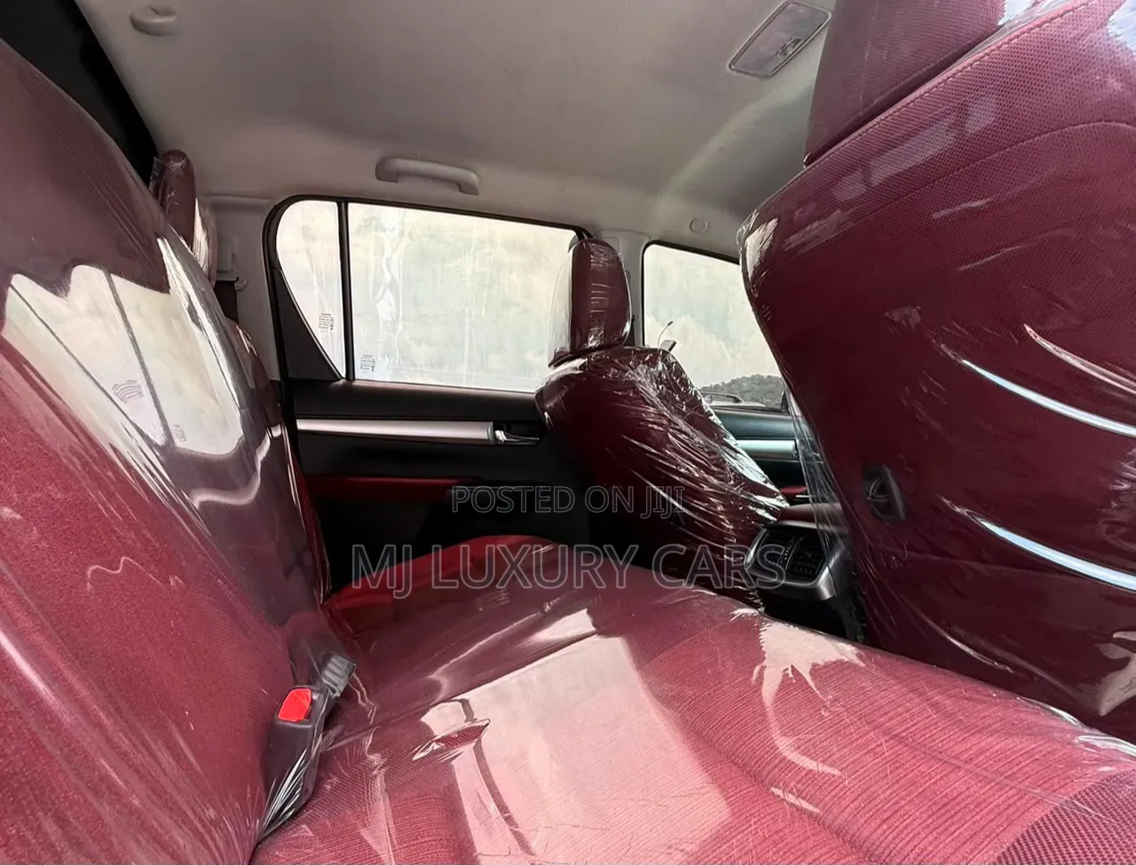 Toyota Hilux 2021 White