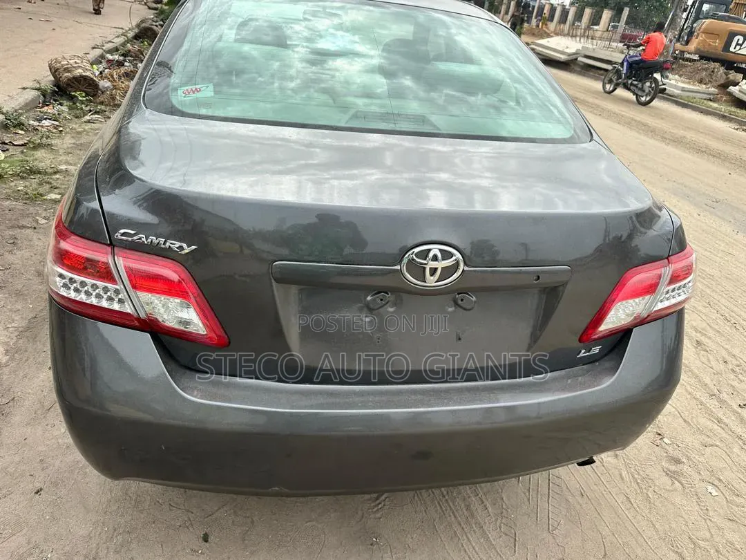 Toyota Camry 2011 Gray