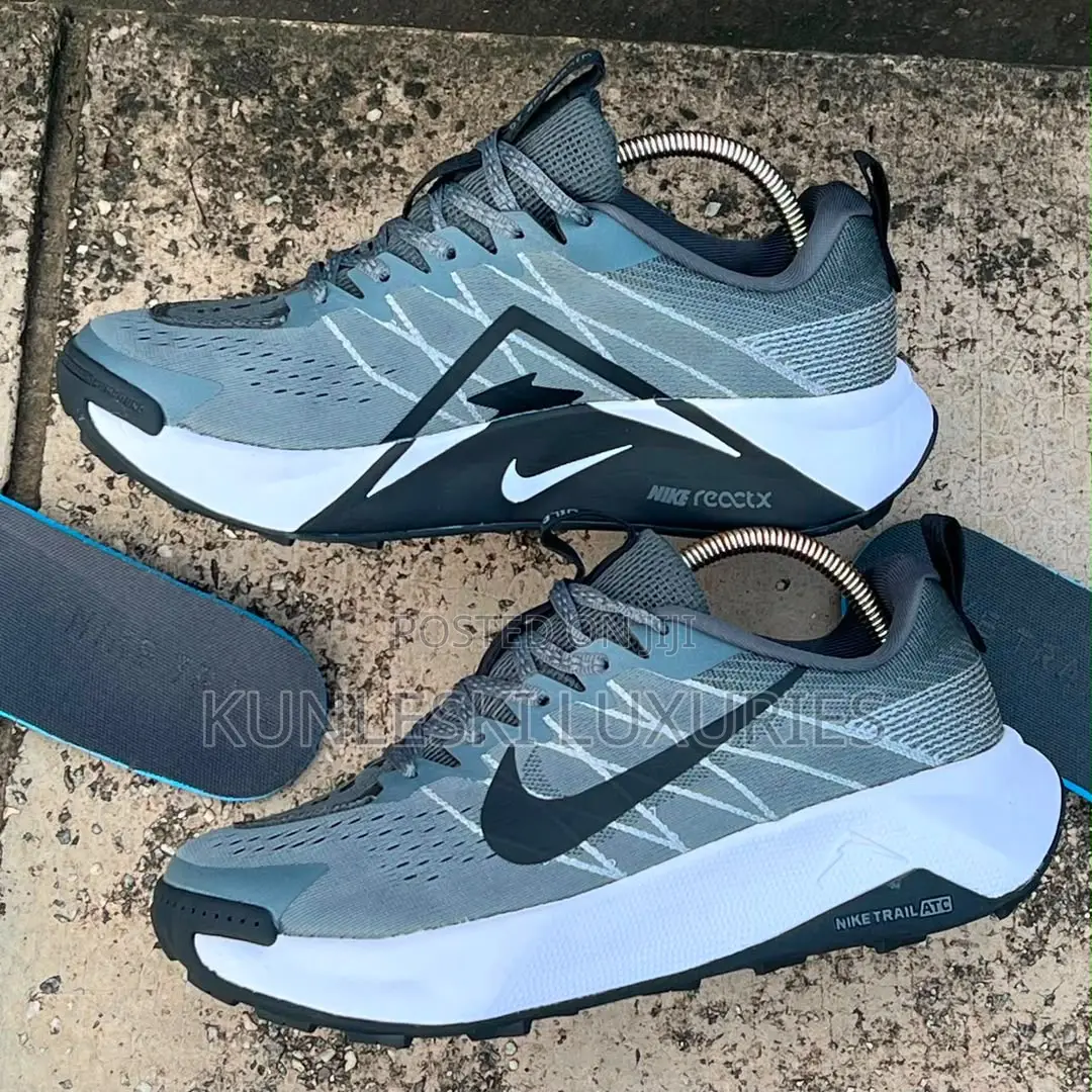 Original Nike Trail Wild Horse 10 Sneakers in 2 Colors