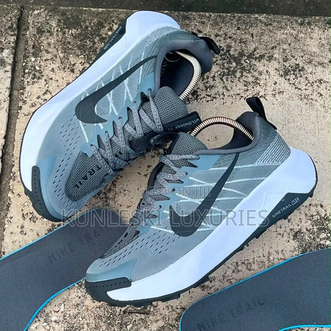 Original Nike Trail Wild Horse 10 Sneakers in 2 Colors