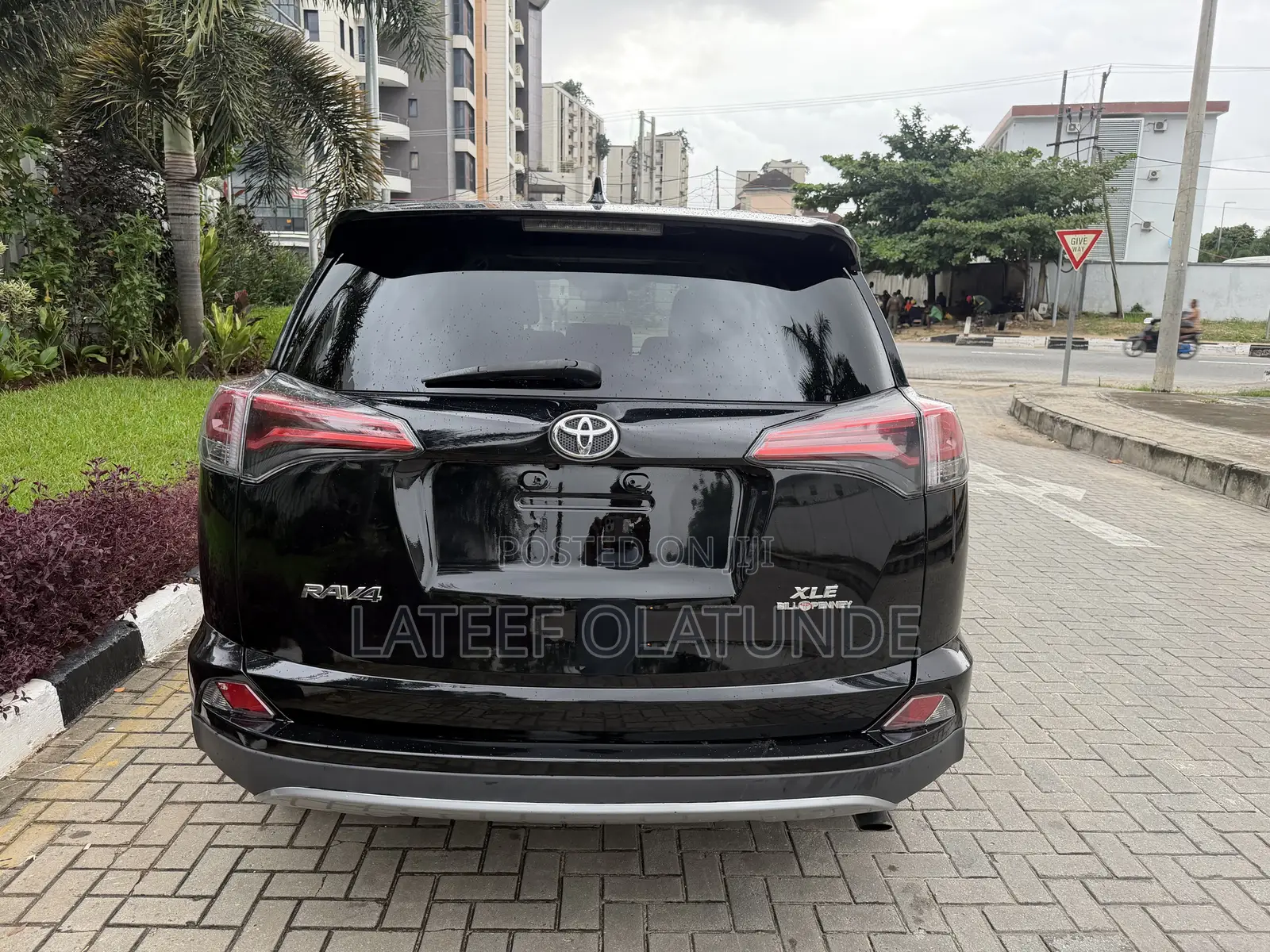 Toyota RAV4 XLE 4dr SUV AWD (2.5L 4cyl 6A) 2018 Black