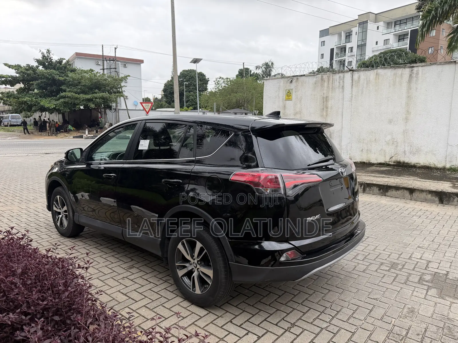 Toyota RAV4 XLE 4dr SUV AWD (2.5L 4cyl 6A) 2018 Black