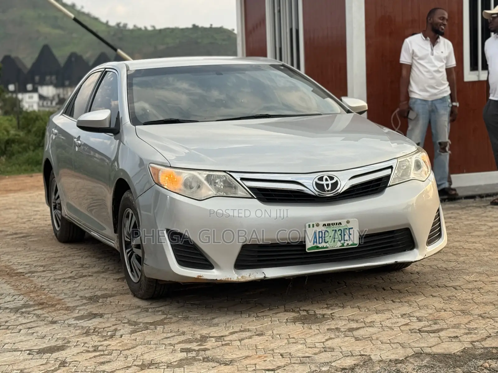 Toyota Camry LE 4dr Sedan (2.5L 4cyl 6A) 2013 Silver