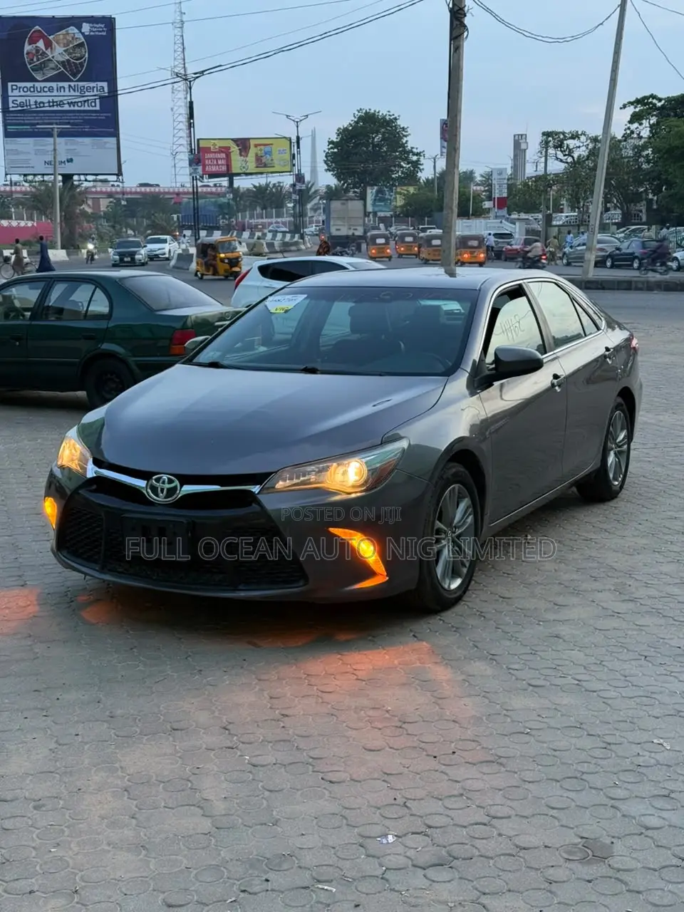 Toyota Camry SE 4dr Sedan (2.5L 4cyl 6A) 2016 Gray